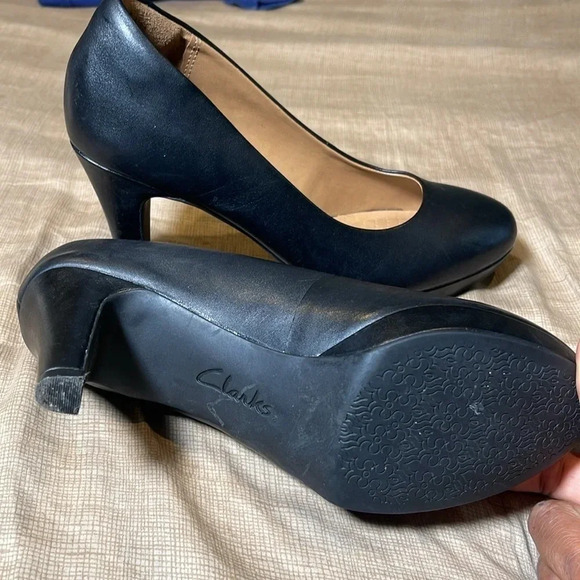 Clarks black heels classic  shoes - Picture 4 of 7